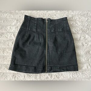 Free People We the Free Zip Up Virgo Mini Skirt Denim
Black
Size 27